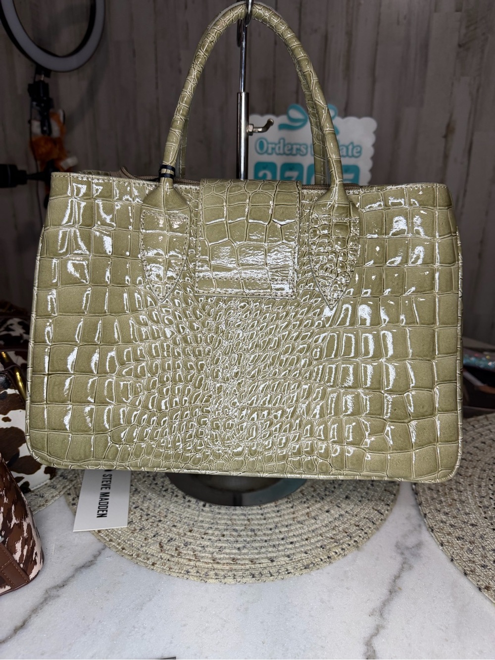 Isabella Rhea Olive Green Croc-Embossed genuine Italian leather - Picture 4 of 10